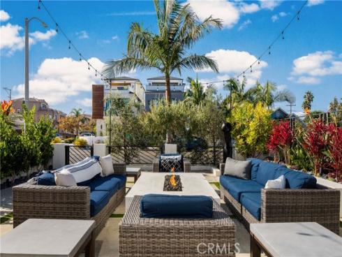 1004  Huntington  , Huntington Beach, CA