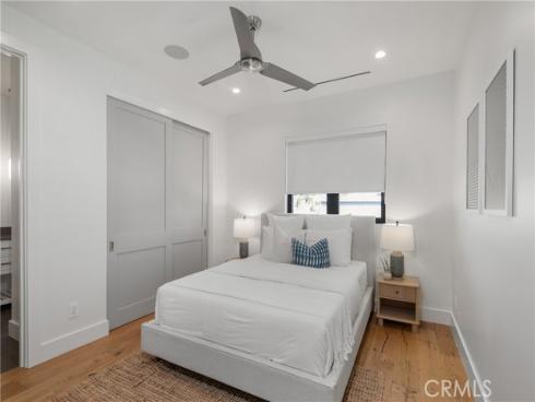 1004  Huntington  , Huntington Beach, CA