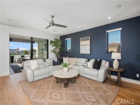 1004  Huntington  , Huntington Beach, CA