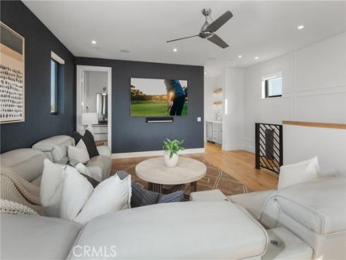 1004  Huntington  , Huntington Beach, CA