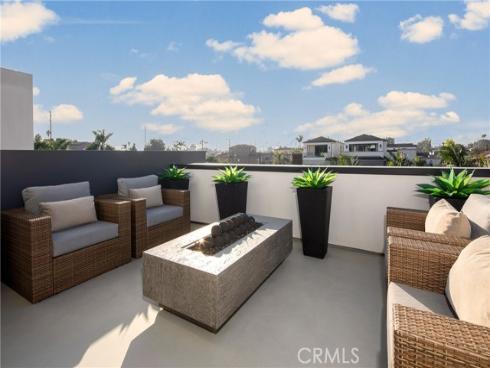 1004  Huntington  , Huntington Beach, CA