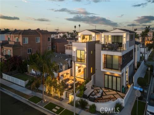 1004  Huntington  , Huntington Beach, CA