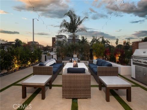 1004  Huntington  , Huntington Beach, CA