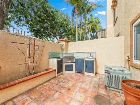 18871  Kithira   Circle, Huntington Beach, CA