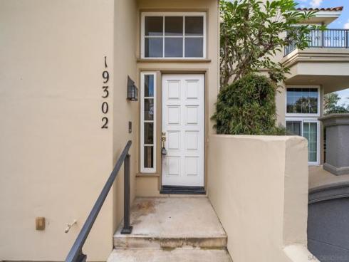 19302  Sawgrass Ln  , Huntington Beach, CA