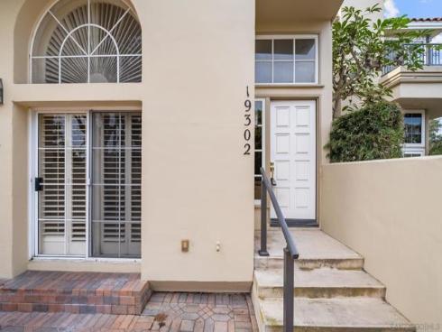 19302  Sawgrass Ln  , Huntington Beach, CA