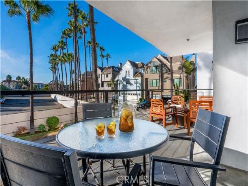 16255 Pacific 106 Circle, Huntington Beach, CA