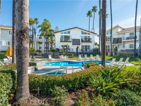 16255 Pacific 106 Circle, Huntington Beach, CA