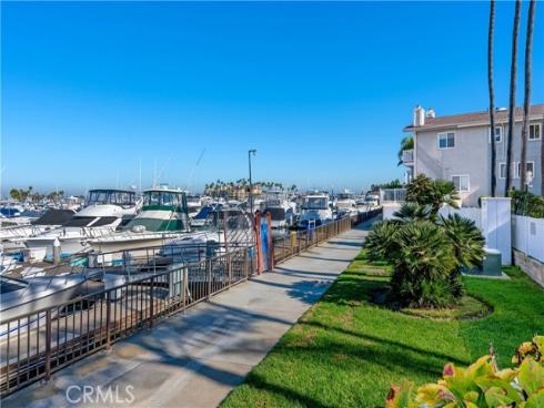 16255 Pacific 106 Circle, Huntington Beach, CA