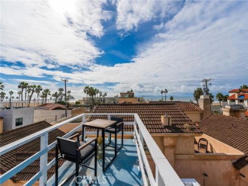 118  8th  , Huntington Beach, CA