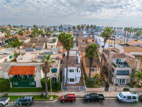 118  8th  , Huntington Beach, CA