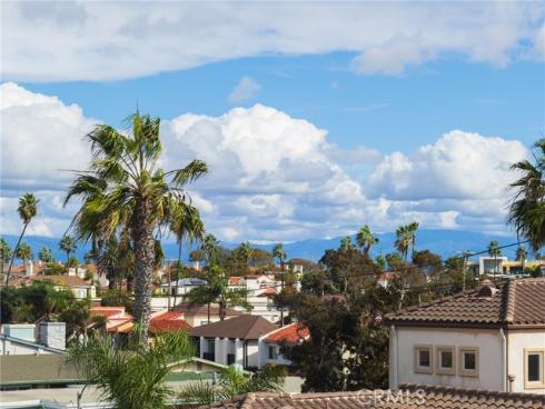 118  8th  , Huntington Beach, CA