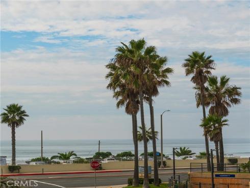 118  8th  , Huntington Beach, CA