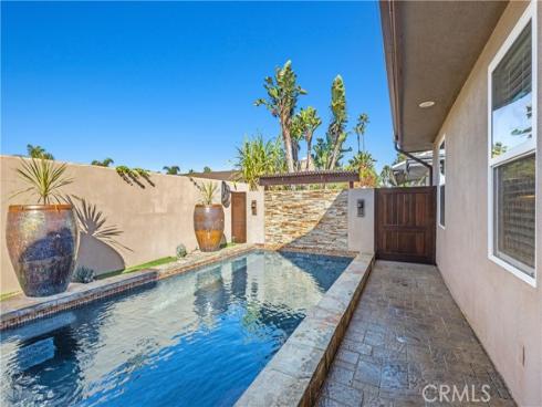 16931  Roundhill  , Huntington Beach, CA