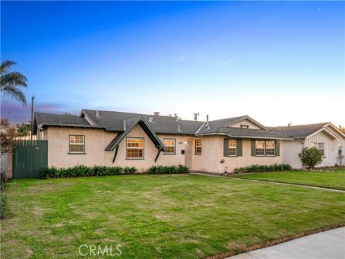 5082  Edinger  , Huntington Beach, CA