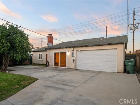 5082  Edinger  , Huntington Beach, CA