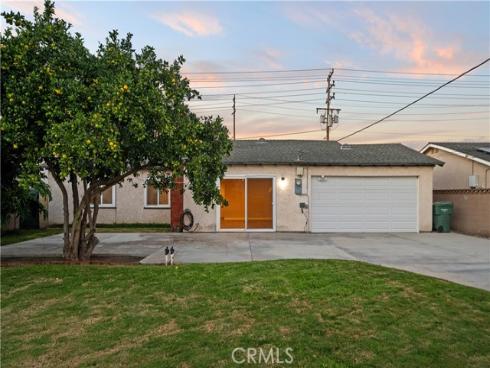 5082  Edinger  , Huntington Beach, CA