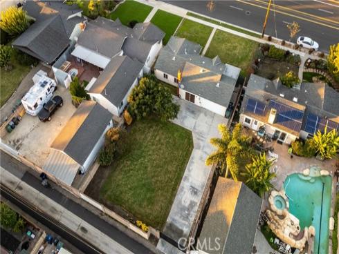 5082  Edinger  , Huntington Beach, CA