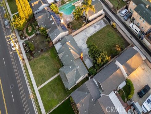 5082  Edinger  , Huntington Beach, CA