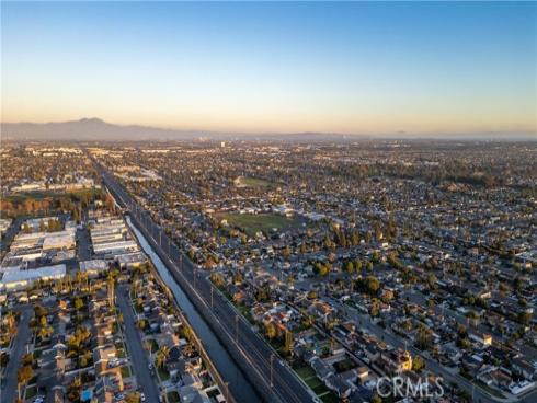 5082  Edinger  , Huntington Beach, CA