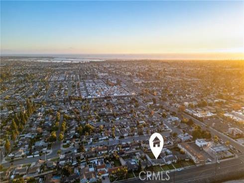 5082  Edinger  , Huntington Beach, CA