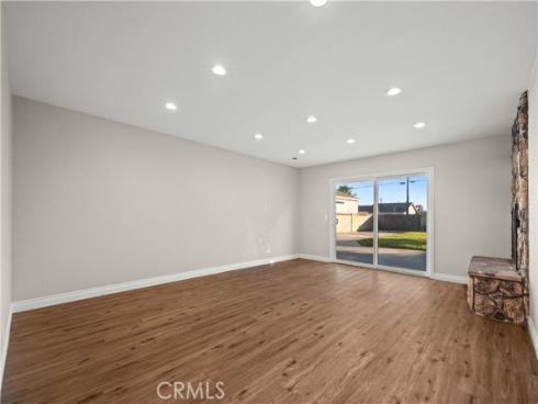 5082  Edinger  , Huntington Beach, CA