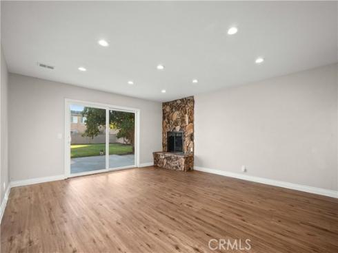 5082  Edinger  , Huntington Beach, CA