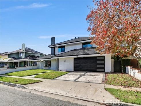 21621  Kaneohe  , Huntington Beach, CA