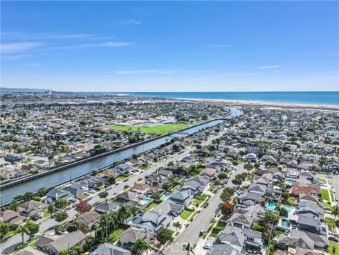 21621  Kaneohe  , Huntington Beach, CA