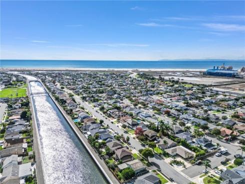 21621  Kaneohe  , Huntington Beach, CA