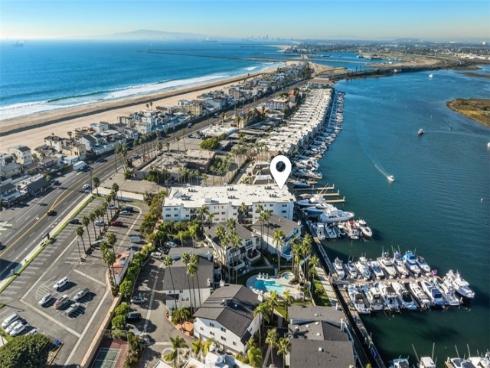 16255  Pacific  204  Circle, Huntington Beach, CA