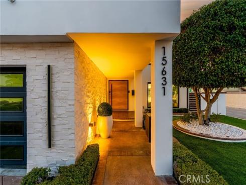 15631  Sunburst   Lane, Huntington Beach, CA