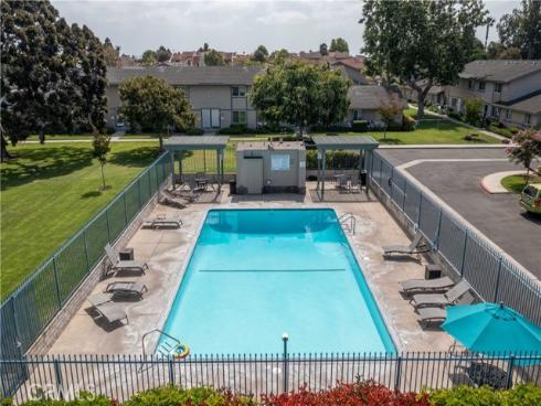 16509 Caballero 30B Lane, Huntington Beach, CA