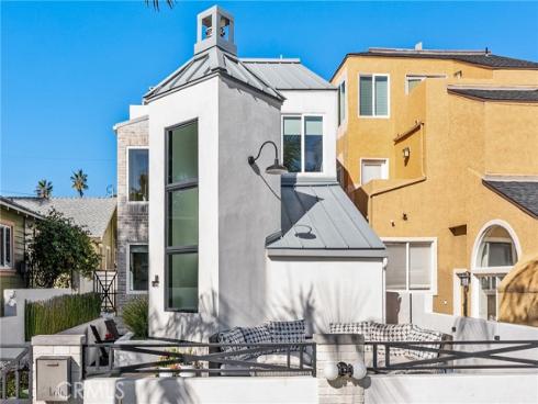 509  8th   Street, Huntington Beach, CA