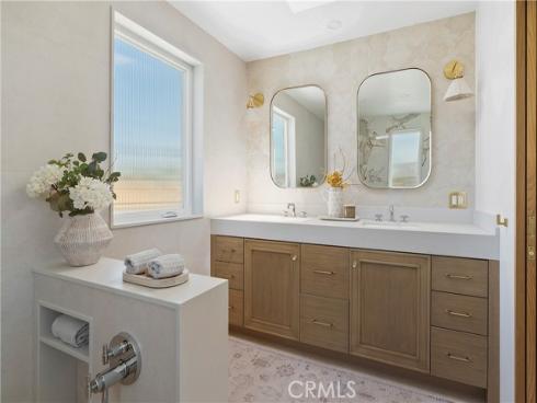 509  8th   Street, Huntington Beach, CA