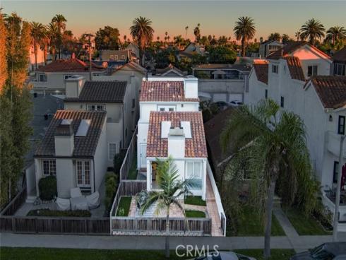 322 12 th , Huntington Beach, CA