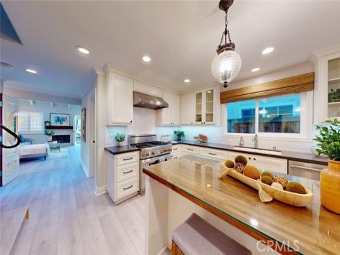 322 12 th , Huntington Beach, CA