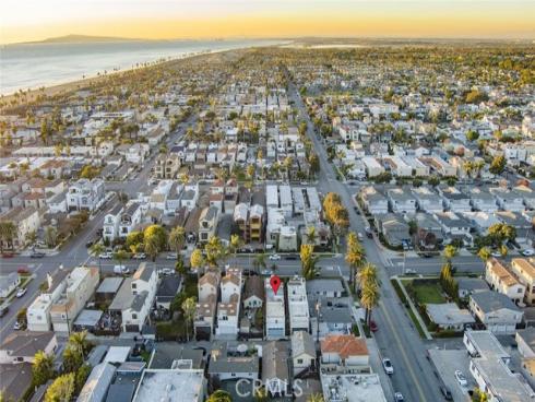 322 12 th , Huntington Beach, CA