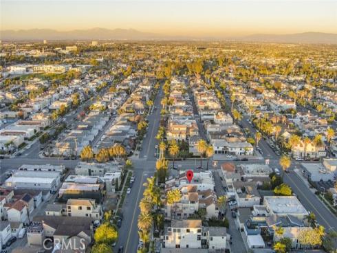 322  12 th  , Huntington Beach, CA