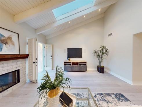 322 12 th , Huntington Beach, CA