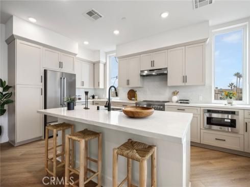 414 Main St 300 , Huntington Beach, CA