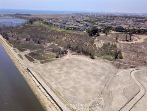 9958  Continental   Drive, Huntington Beach, CA