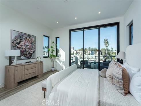 328 3rd , Huntington Beach, CA