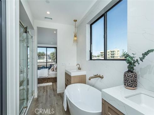 328 3rd , Huntington Beach, CA