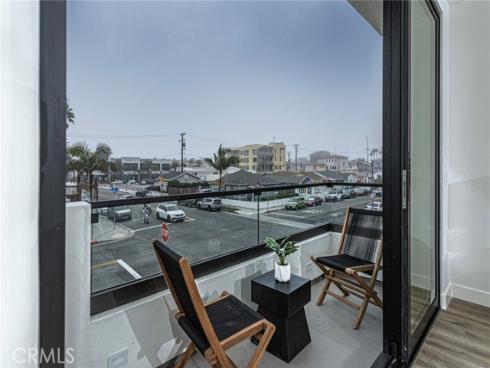 328 3rd , Huntington Beach, CA