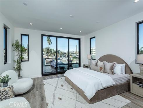 328 3rd , Huntington Beach, CA