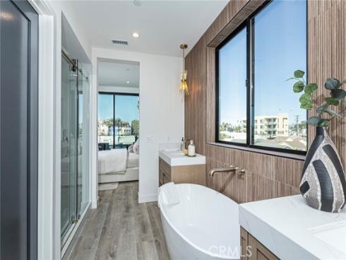 328 3rd , Huntington Beach, CA