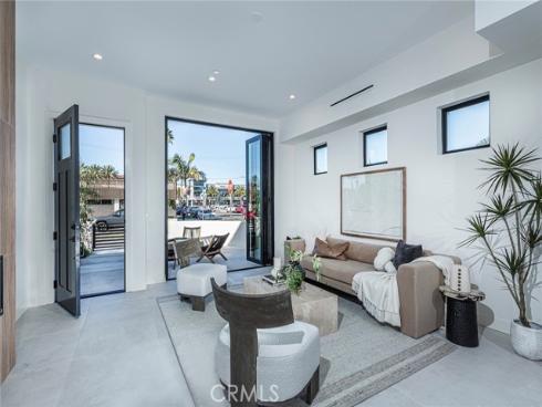 328 3rd , Huntington Beach, CA