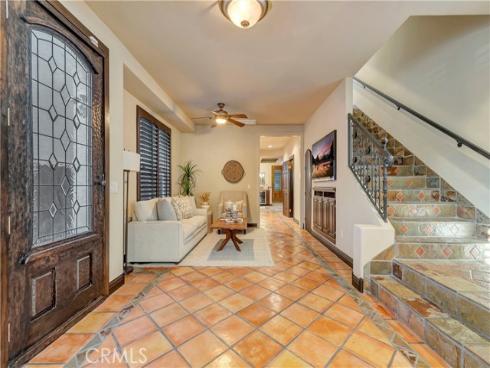 221 Hartford Avenue, Huntington Beach, CA