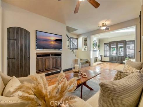 221 Hartford Avenue, Huntington Beach, CA